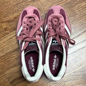 Maroon and pink Gizelles